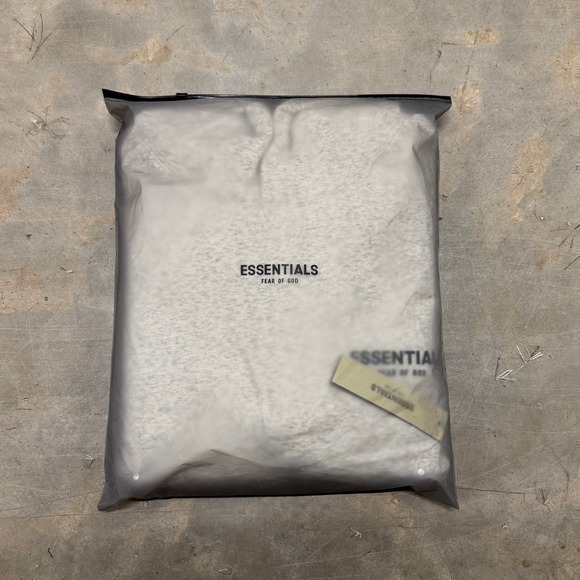 Fear of God Essentials SS22 'Light Oatmeal' Hoodie Size L - Picture 7 of 7